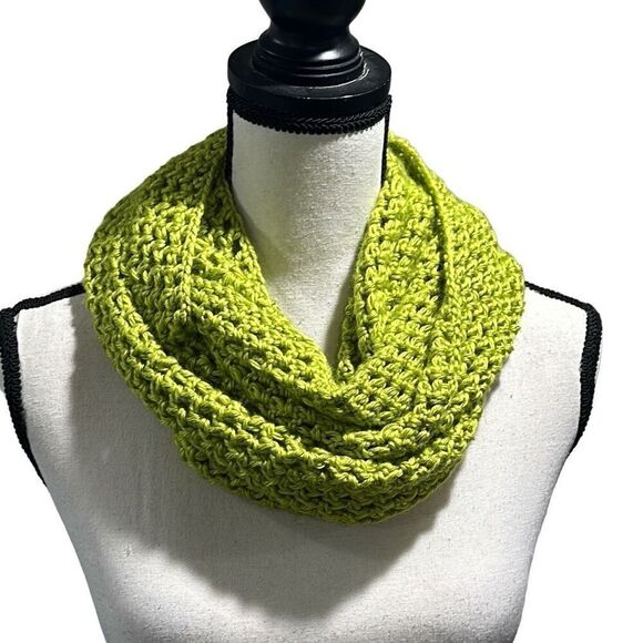 Brand New!! Handmade acrylic lightweight crochet infinity scarf - Picture 2 of 4